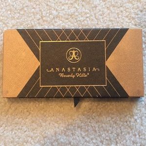 Anastasia Beverly Hills World Traveler Palette